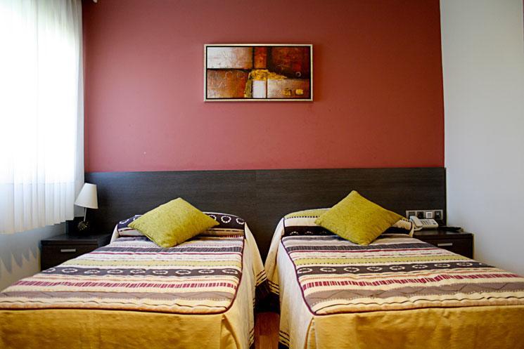 Hostal Zubi XXI Пуэнте-ла-Рейна Экстерьер фото