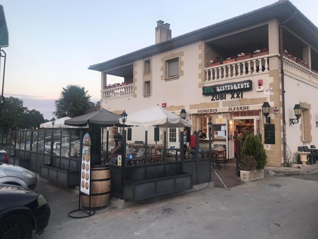 Hostal Zubi XXI Пуэнте-ла-Рейна Экстерьер фото